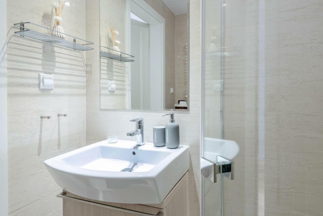Kopernika8 Miro Apartment With Balcony And Ac Cracovia Exterior foto