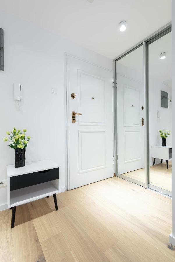 Kopernika8 Miro Apartment With Balcony And Ac Cracovia Exterior foto